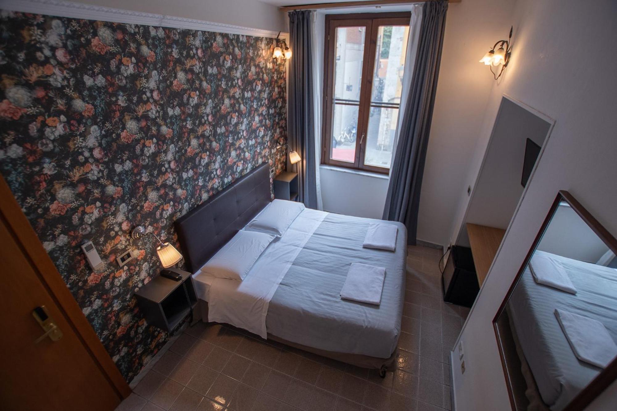 Hotel Francesco Pisa Bagian luar foto